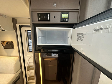  2021-etrusco-t7400-sb-motorhome-for-sale-uc6084-23.jpg