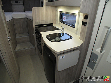  2022-elddis-autoquest-194-for-sale-uc5962-62.jpg