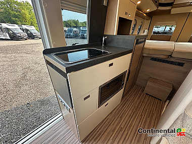  2023-carthago-malibu-600dbk-diversity-gt-charming-skyview-uc6236-24.jpg