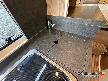  2023-carthago-malibu-600dbk-diversity-gt-charming-skyview-uc6236-28.jpg