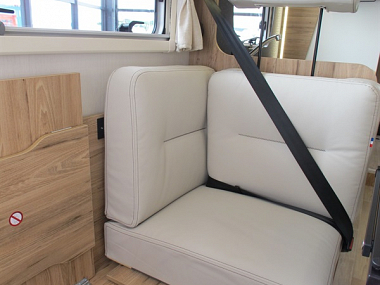  2023-pilote-p696u-evidence-motorhome-for-sale-uc6054-9.jpg