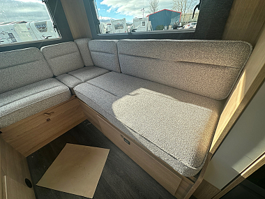 2024-autotrail-excel-690l-for-sale-at4999-17.jpg