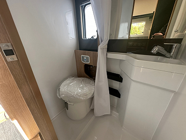 2024-autotrail-excel-690l-for-sale-at4999-24.jpg