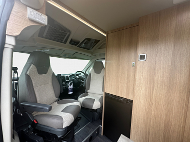  2024-autotrail-v-line-610-sport-for-sale-at5100-15.jpg