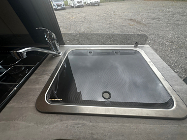  2024-autotrail-v-line-610-sport-for-sale-at5100-18.jpg