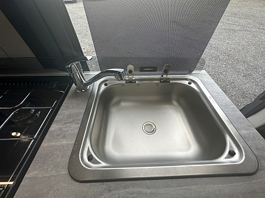  2024-autotrail-v-line-610-sport-for-sale-at5100-19.jpg