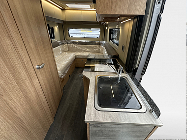  2024-autotrail-v-line-610-sport-for-sale-at5124-15.jpg