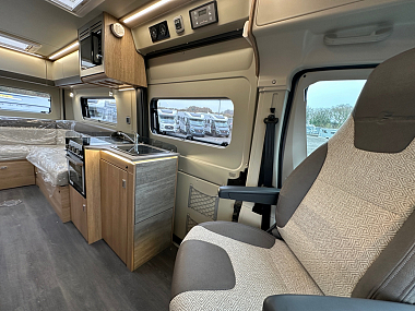  2024-autotrail-v-line-610-sport-for-sale-at5124-51.jpg