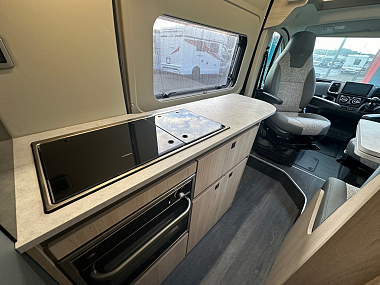 2025-autotrail-expedition-67-flex-for-sale-at5164-37.jpg