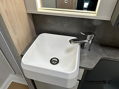 2025-autotrail-f60-for-sale-at5247-53.jpg