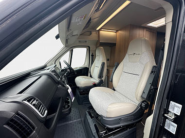  2025-autotrail-v-line-635-se-for-sale-at5200-12.jpg