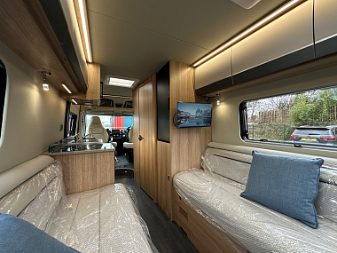  2025-autotrail-v-line-635-se-for-sale-at5200-48.jpg