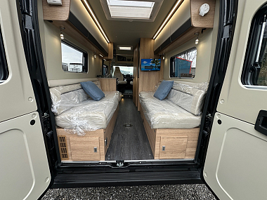  2025-autotrail-v-line-635-se-for-sale-at5200-56.jpg