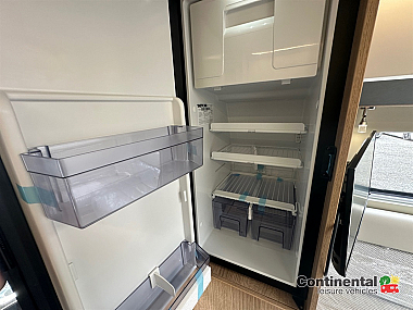  2025-autotrail-v-line-635-sport-for-sale-at5242-32.jpg