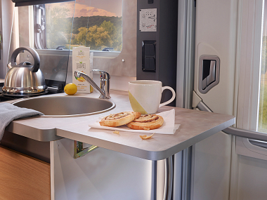 adamo-75-4dl-kitchen-with-work-top-extension.jpg