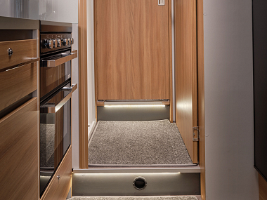 adamo-75-4t-low-level-lighting.jpg
