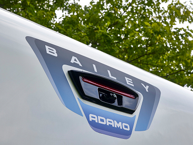 adamo-dometic-reversing-camera-with-seperate-viewing-screen.jpg