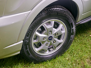 adamo-silver-16-inch-alloy-wheels-with-premium-branded-tyres.jpg