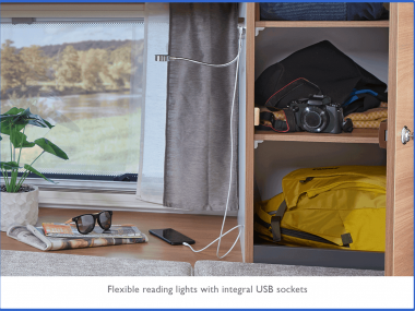  flexible-reading-lights-with-integral-usb-sockets-75dl.png
