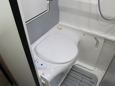  uc6050-washroom-1.jpg