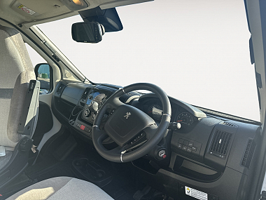  vf3ycbnau12t29510-09-enter-driver-codriver.jpg