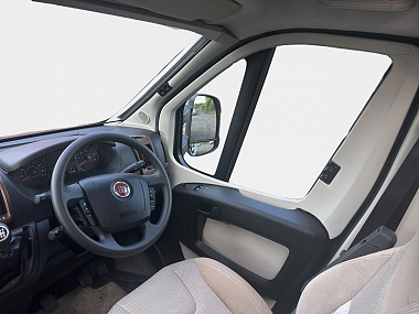  zfa25000002j41130-10-front-panel-passenger.jpg