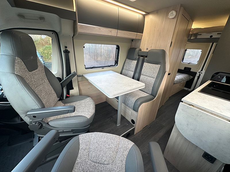 2025-autotrail-expedition-67-flex-for-sale-at5164-62.jpg