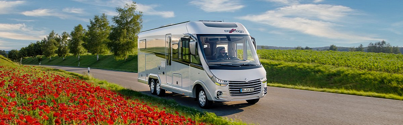 csm-2021-fahraufnahme-wohnmobil-chic-e-line-50-da-mercedes-blumen-cf27645e05-1.jpg