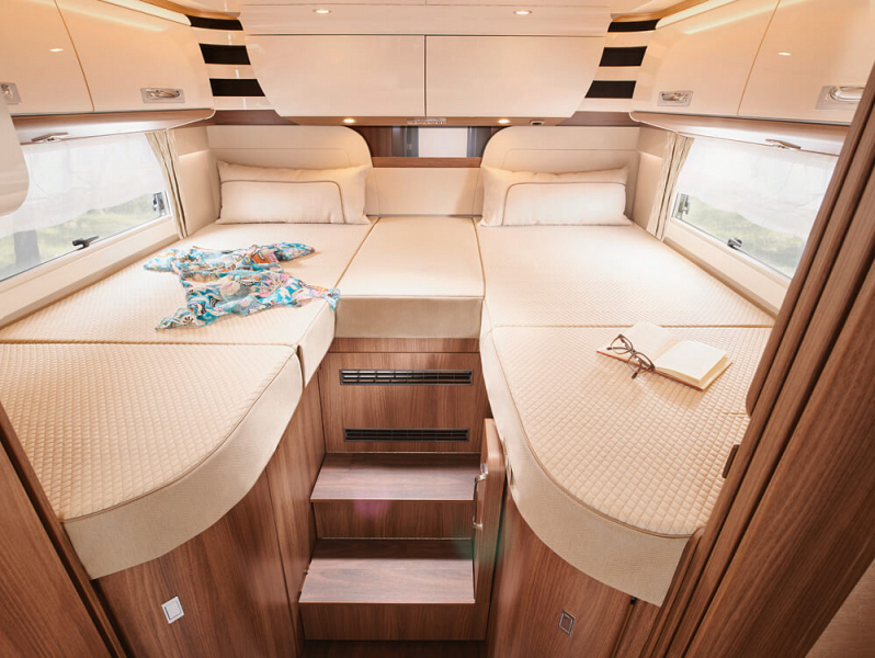  ret-2021-wohnmobil-e-line-50da-mb-betten-schlafzimmer-i-61-xl-le.jpg