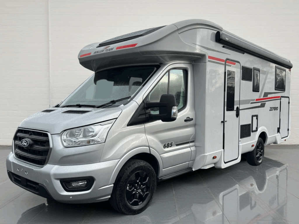 2026 Roller team Zefiro 685 in Moondust Silver nearside front