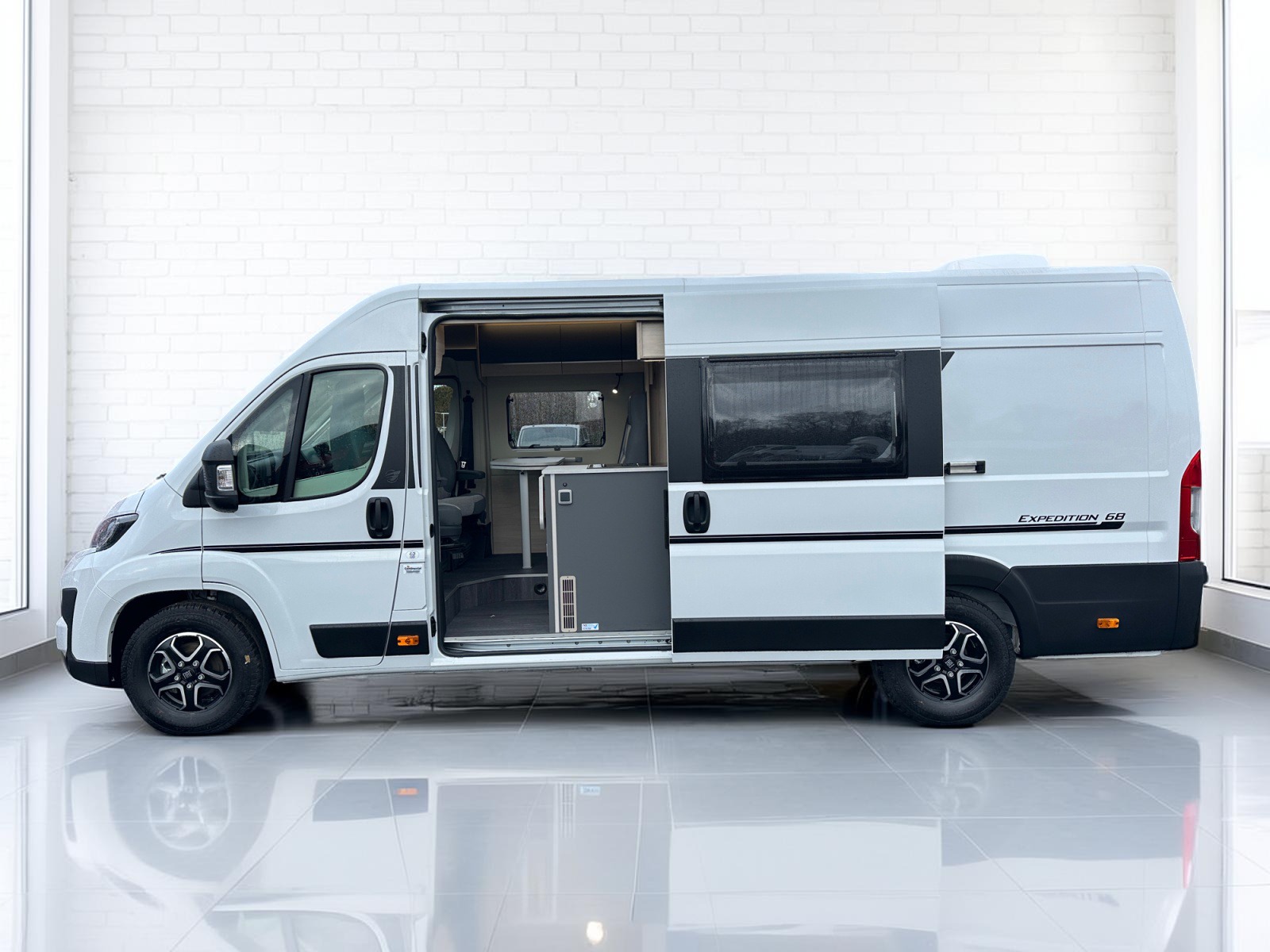 2026 Autotrail Expedition 68 For Sale AT5322 40