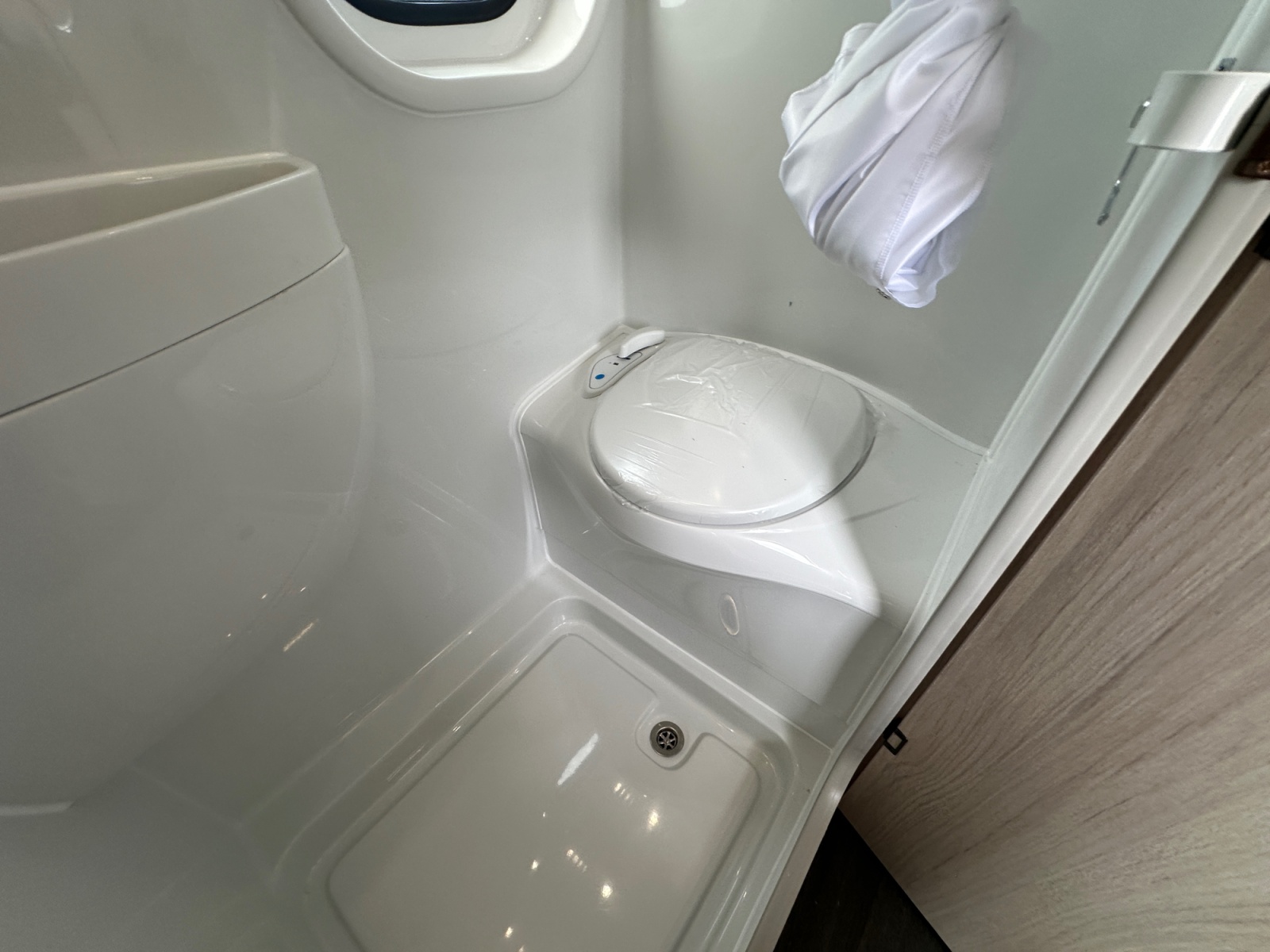 2027 Autotrail Expedition 68 For Sale AT5387 29